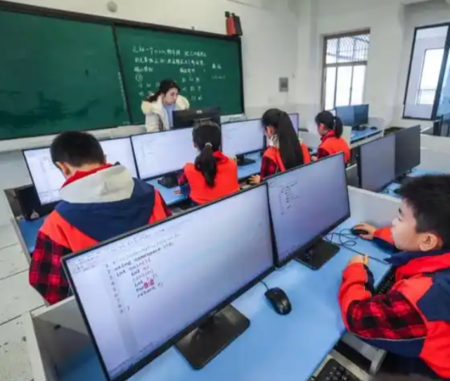 创新素质的人工智能学中小学需建立系统性的科学教育理论系统